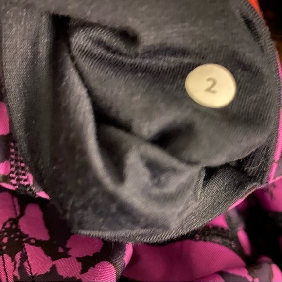 Lululemon Drop it Like it's Hot size 2 leggings purple black mesh - Picture 11 of 11